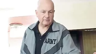 নির্লজ্জ অপেশাদার কু ...