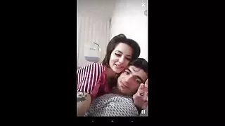 নমনীয় এবং চতুর মেয় ...