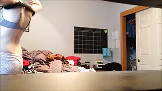 অতৃপ্ত স্বর্ণকেশী কে ...