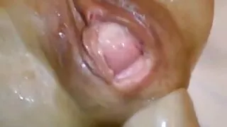 নিটোল ফর্সা লোমযুক্ত ...